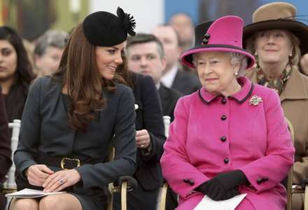  Kate Middleton a fait mouche avec son cadeau de Noël pour la reine Elizabeth II