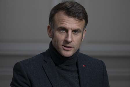 Emmanuel Macron encore loin de Brigitte pour Noël : il va parcourir des milliers de kilomètres