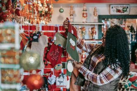 Elle commande un cadeau de Noël pour son partenaire, ce qu’elle reçoit la désespère