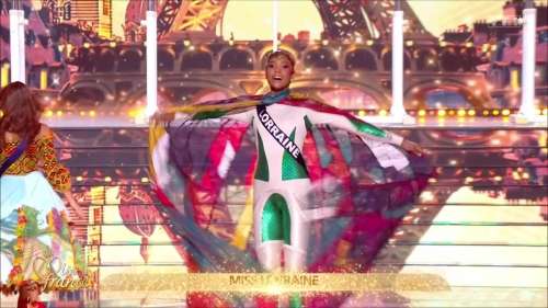 Miss France 2025 : un costume régional qui a fait du bruit lors de la cérémonie a été porté... à l'envers