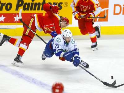 Les Wranglers abandonnent le troisième match et mènent toujours la série éliminatoire contre les Baby Canucks