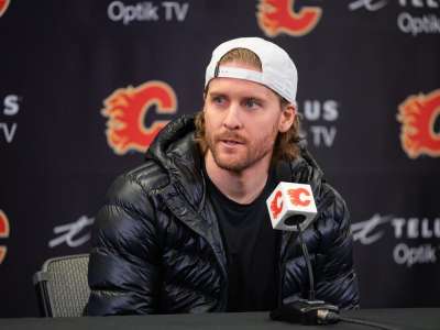 Un joueur des Flames de Calgary laisse entendre que l’annonce du capitaine sera bientôt disponible