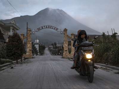 Le volcan indonésien Merapi crache des nuages ​​chauds lors d’une nouvelle éruption