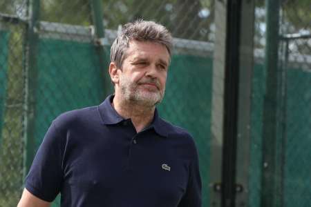 Hervé Mathoux annonce la mort, dans un accident de la route, d’un célèbre footballeur des Girondins de Bordeaux