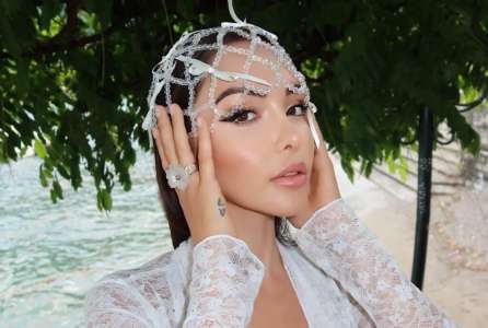 En images – Surprise : Nabilla en robe blanche, c’est « jour de mariage » au Lac de Côme