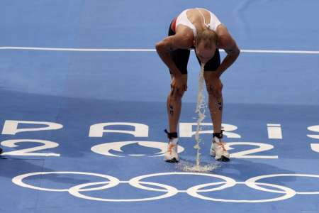 Paris 2024 : « J’ai vomi dix fois », après avoir nagé dans la Seine, cet athlète révèle être au plus mal