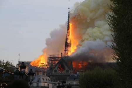 Notre-Dame de Paris : cinq ans après le terrible incendie, la cathédrale de Rouen en feu