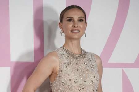 « C’est chelou », Natalie Portman se lâche chez Jimmy Fallon sur les Français et sa vie à Paris