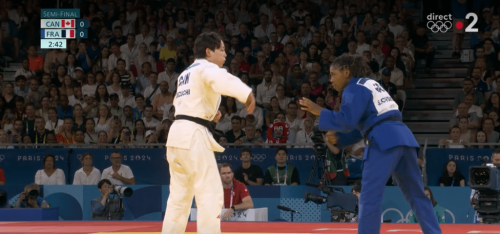 « C’est quoi ce délire ? » : le journaliste de France 2 sort de ses gonds et s’en prend à la régie en pleine finale de judo aux JO de Paris 2024