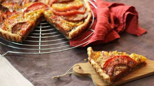 Une recette d’été inratable et bon marché : La tarte fine aux tomates, comté et moutarde violette !