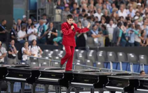 Paris 2024 : Après Céline Dion, Christine and the Queens reprend Edith Piaf lors de la cérémonie d’ouverture des Jeux Paralympiques