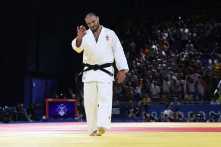 Paris 2024 : le géorgien Guram Tushishvili exclu des JO après avoir bousculé Teddy Riner, revivez la scène en images