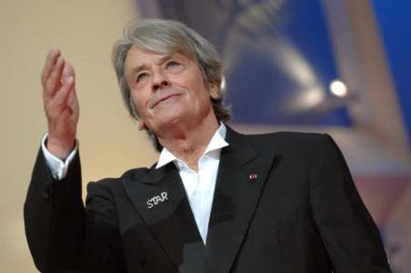 Alain Delon : Valéry Giscard d'Estaing, Elvis Presley, Lady Diana... les autres personnalités qui reposent dans leur propriété