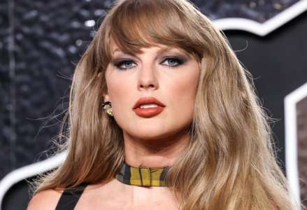 Taylor Swift : on connait le parfum fétiche de la célèbre chanteuse américaine... et il est parfait pour l'automne !