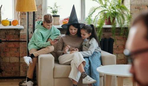 Halloween 2024 : Potion magique, fantômes flottants, momies piñatas… 5 tutos à faire avec vos enfants