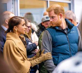 Le prince Harry balaie toutes les rumeurs de rupture en pleine visioconférence avec l’OTAN : une photo de mariage dévoilée