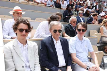 Bernard Arnault, le français le plus riche au monde investit dans le foot en rachetant Paris FC