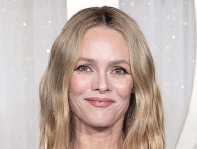 Vanessa Paradis surprend à l’Opera Garnier : elle débarque avec sa mère Corinne, ses fans très surpris