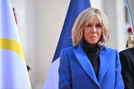  «Chroniqueur de TPMP victime d’un vol à Paris : son téléphone portable contenant des numéros sensibles, dont celui de Brigitte Macron»