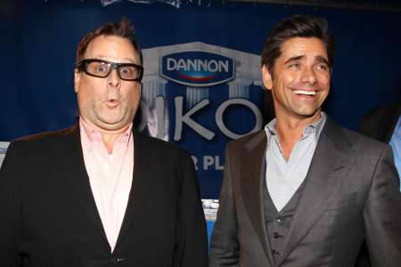 « La fête à la maison » : John Stamos promet de rester aux côtés de Dave Coulier « jusqu'au bout » après l’annonce de son cancer