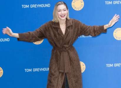 Gigi Hadid éblouissante dans un manteau à poils en mode hiver ! Nos idées shopping pour copier son look