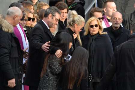 Sylvie Vartan face à Laeticia Hallyday : le soutien familial
