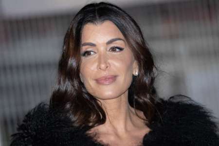 Jenifer en maillot bustier à décolleté XXL : la chanteuse de 42 ans fait grimper la température sur Instagram