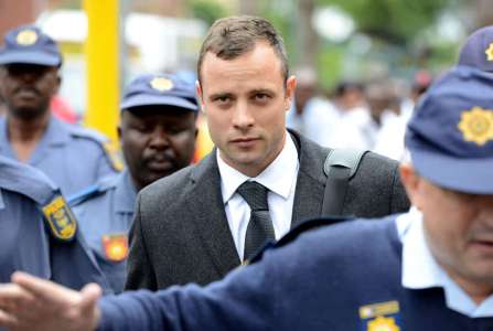 Oscar Pistorius inquiète : 10 ans après le meurtre de Reeva Steenkamp, il sort avec le sosie de son ex