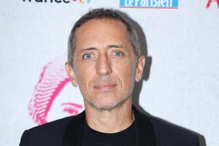 Gad Elmaleh, complètement ivre et en colère, brise le téléphone d’un fan