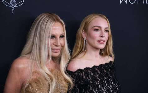  Donatella Versace dévoile un visage transformé : La métamorphose qui choque les fans !