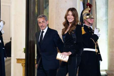 Pascal Obispo hilare de découvrir ce que fait Carla Bruni au lit avec Nicolas Sarkozy