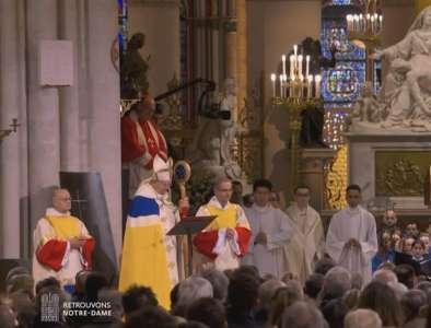 Réouverture de Notre-Dame de Paris : Lidl, soupçonnée d’avoir réalisé la tenue de l'archevêque, réagit