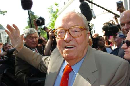 Mort de Jean-Marie Le Pen : pourquoi le fondateur du FN ne portait plus son bandeau sur l’œil gauche ?