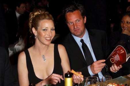 Lisa Kudrow se souvient de Matthew Perry, un an après.
