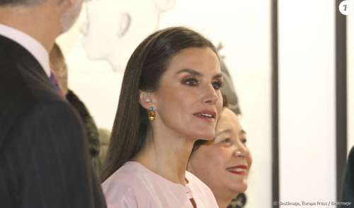 Letizia d'Espagne angélique en rose : la reine rayonne, son mari Felipe VI copie le look du prince William !