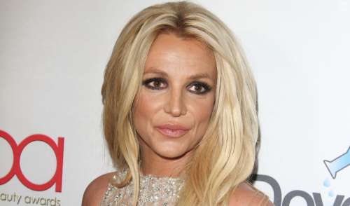 Britney Spears en larmes en pleine rue : des témoins paniqués, la chanteuse prise en charge par les secours