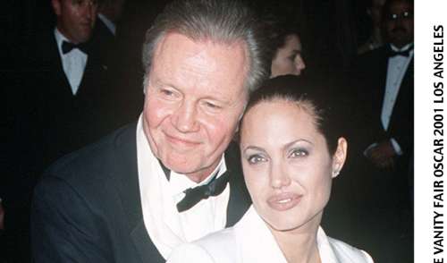 Angelina Jolie : John Voight et sa mère, dont elle est le sosie, à Cannes, de très rares images