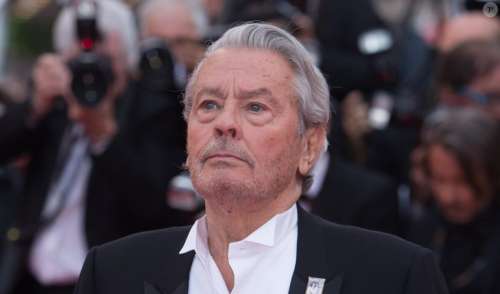 Alain Delon tyrannique en privé ? Une ancienne compagne de 24 ans sa cadette rétablit sa vérité