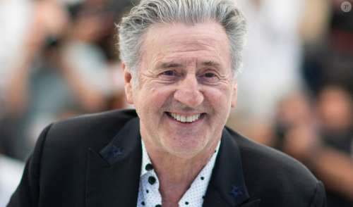 Daniel Auteuil mène une vie paisible au pied des Alpilles avec sa femme Aude et  leur fils Zach, dans une 