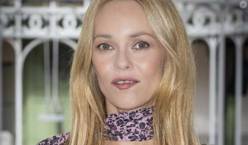 Vanessa Paradis en retard ? Très pressée, la star court au défilé Chanel, qui lui a réservé une belle surprise