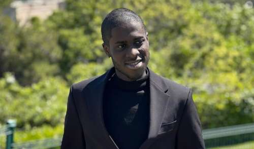 Mourad Tsimpou : Le jeune prodige du piano disparaît à 19 ans, une maladie rare en cause
