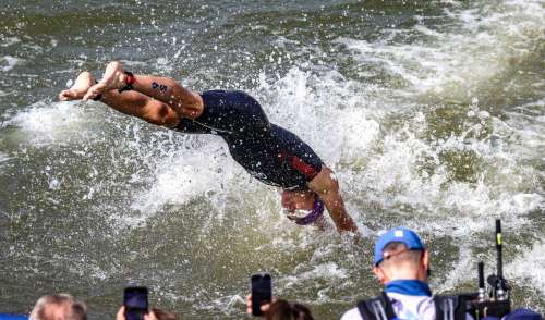 JO de Paris 2024 : inquiétude sur l'état de santé de plusieurs triathlètes, la Seine mise en cause ?