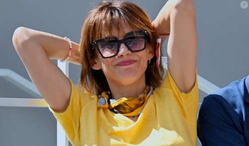 PHOTOS Sophie Marceau, carré déstructuré et polo jaune, le soleil des tribunes à Roland-Garros : l'actrice gagnée par la folie de la grande finale !