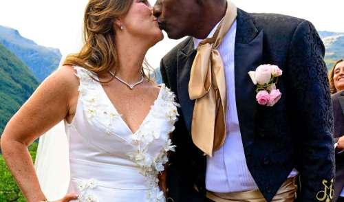 Les plus belles photos du mariage de l'année ! Ce qu'il faut retenir de l'union si décriée de la princesse Märtha Louise et de Durek Verrett