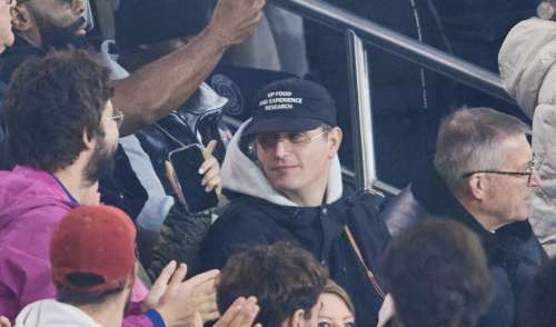 Raphaël Quenard très proche d'une actrice dont tout le monde parle : moment complice à deux pour le match du PSG