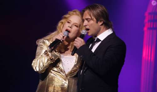 Sylvie Vartan et David Hallyday réunis sur scène, ce dernier n'oublie pas ses trois enfants Ilona, Emma et Cameron