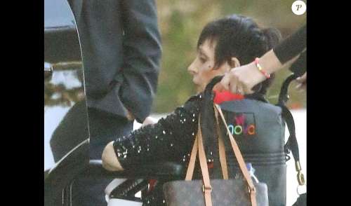 Liza Minnelli en fauteuil roulant : la diva repérée en petite forme...