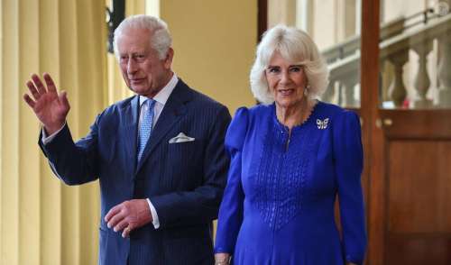 Camilla, les mains un peu trop baladeuses : la reine tactile avec Charles III, ce cliché en témoigne...