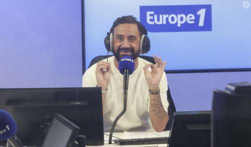 Cyril Hanouna et Kelly Vedovelli ensemble à Saint-Tropez, le fils de l'animateur s'éclate avec eux