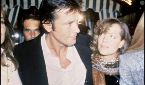 Avant Douchy, Alain Delon avait acquis le manoir de Tancrou où il se cachait avec Romy Schneider et leurs chiens